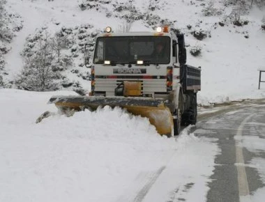 Ποιοι δρόμοι έκλεισαν λόγω του χιονιά – Που χιονίζει τώρα - Συμβουλές προς τους πεζούς (φώτο)